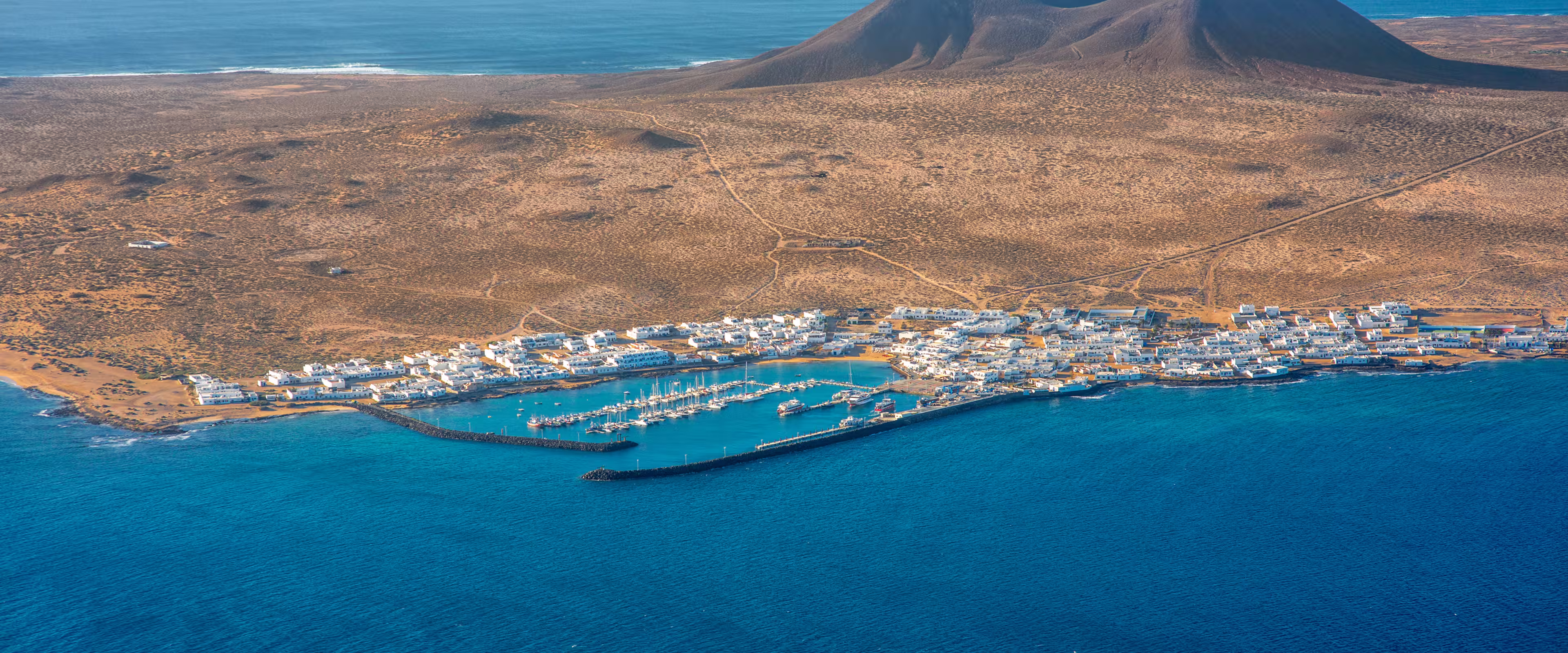 Playa del pueblo de Caleta del Sebo, La Graciosa